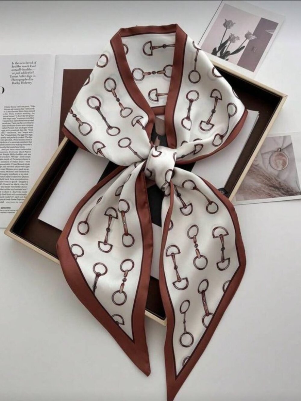 Elegant Brownand White Scarf M639